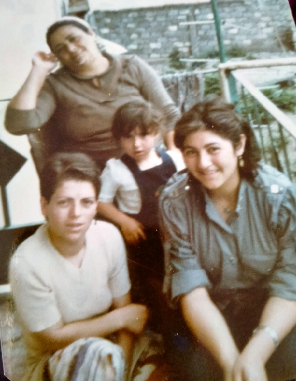 DAHA SONRA BAŞKA BİR EVE TAŞINDIK