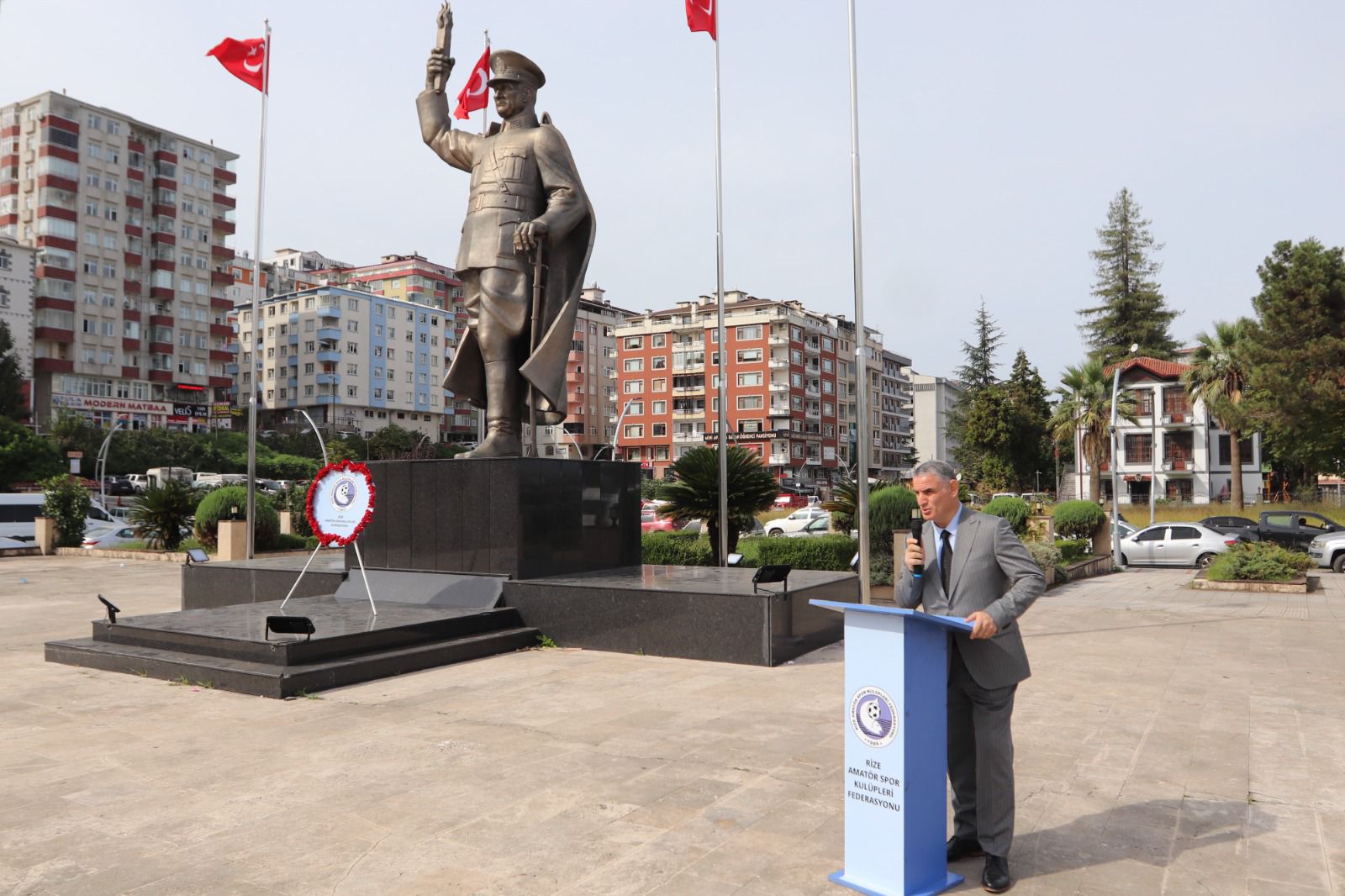 Her yıl geleneksel olarak büyük bir coşkuyla kutlanan