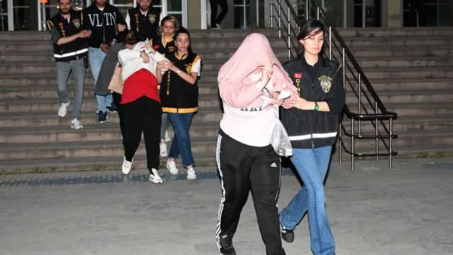 İnsan onuruyla , şerefiyle yaşamalı