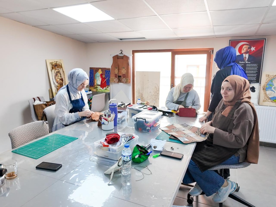 Rize Belediyesi’nden Kadınlara Çok Boyutlu Eğitim Desteği