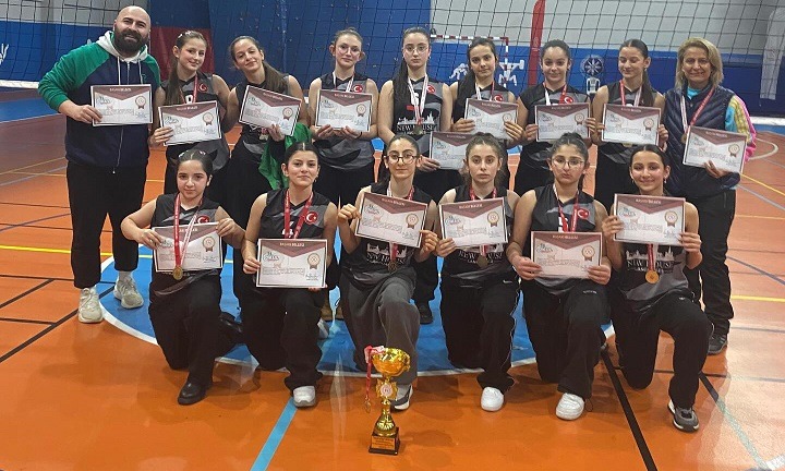 Rize’nin Sultanları Emin Adımlarla Yarı Finalde